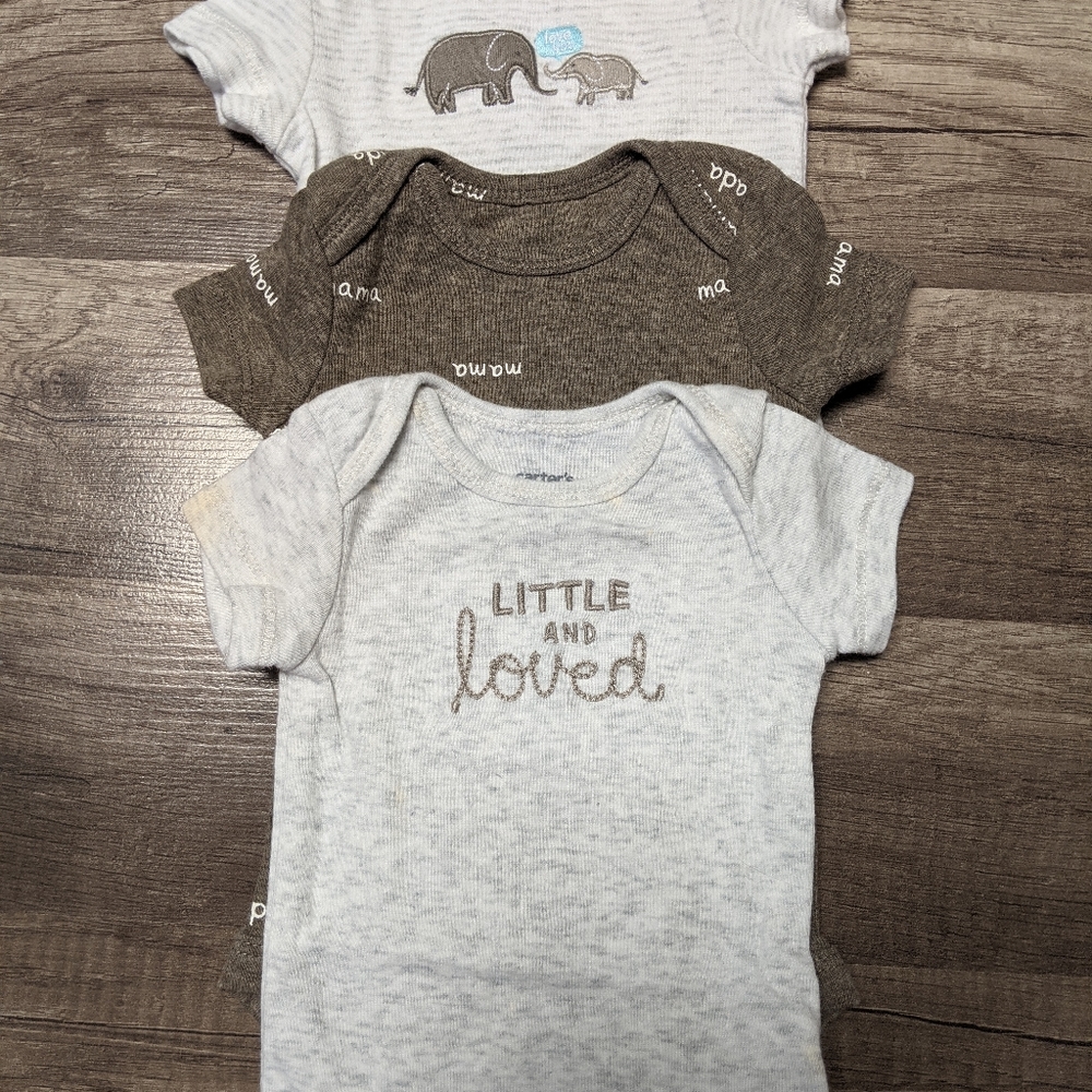 Carter's onesie set of 3